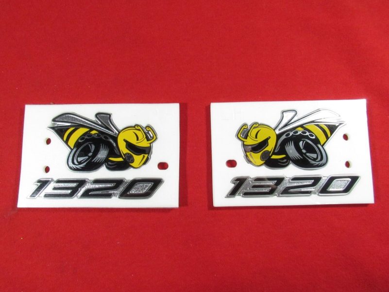 DODGE CHALLENGER 1320 Angry Bee Drag Pack Emblem Badge R&L Side NEW OEM MOPAR 68394604AA 68394605AA