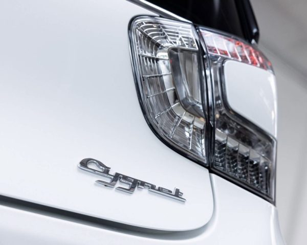 GENUINE OEM AY2Y-43548-AA ASTON MARTIN CYGNET CYGNET BADGE EMBLEM NEW